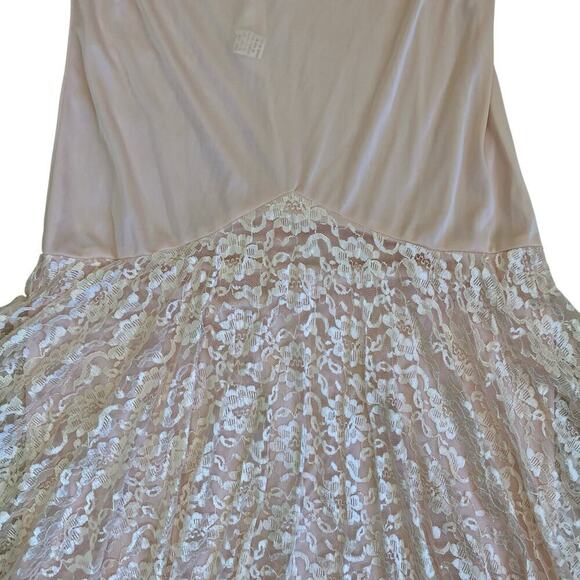 JCPenney Vintage 80s Lace Slip Dress Drop Waist Bias Cut Handkerchief Hem Peach - Picture 9 of 16